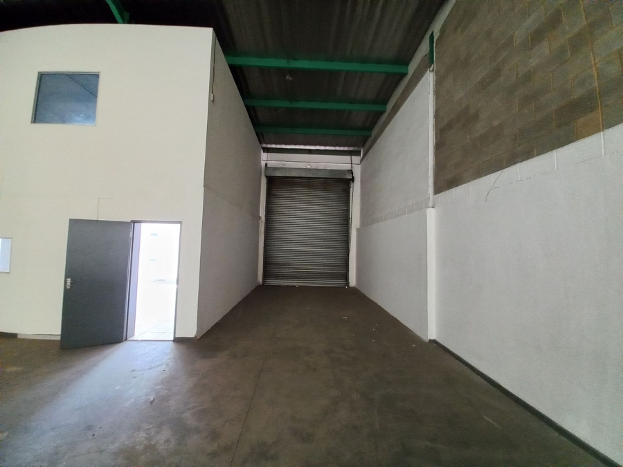 To Let commercial Property for Rent in Driehoek Gauteng