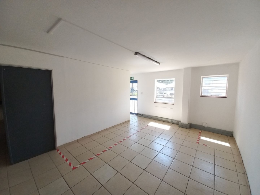 To Let commercial Property for Rent in Driehoek Gauteng