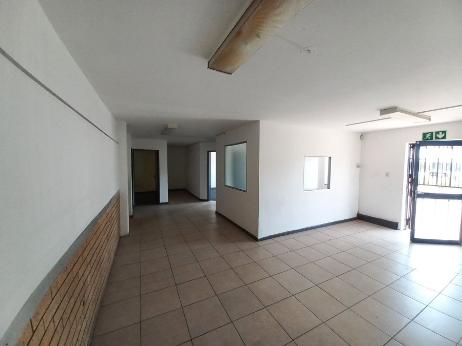 To Let commercial Property for Rent in Driehoek Gauteng