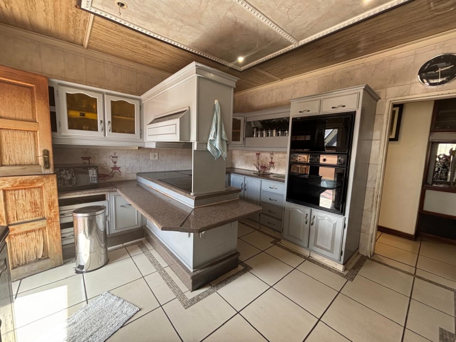 4 Bedroom Property for Sale in Diepkloof Gauteng