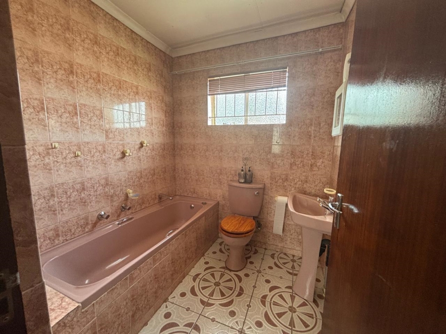 4 Bedroom Property for Sale in Diepkloof Gauteng