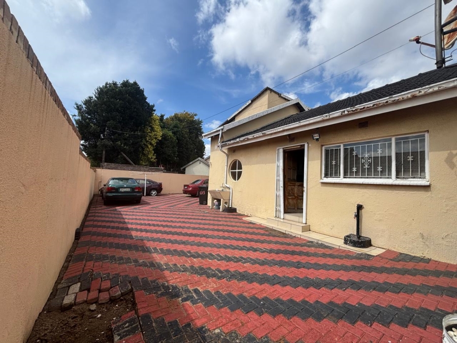 4 Bedroom Property for Sale in Diepkloof Gauteng