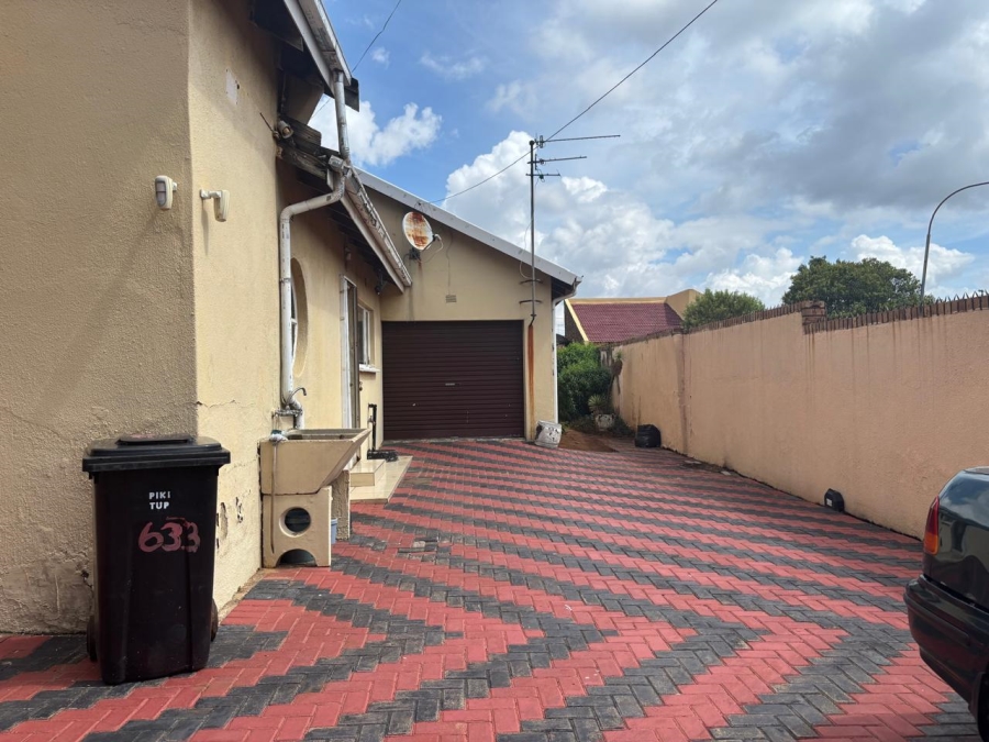 4 Bedroom Property for Sale in Diepkloof Gauteng