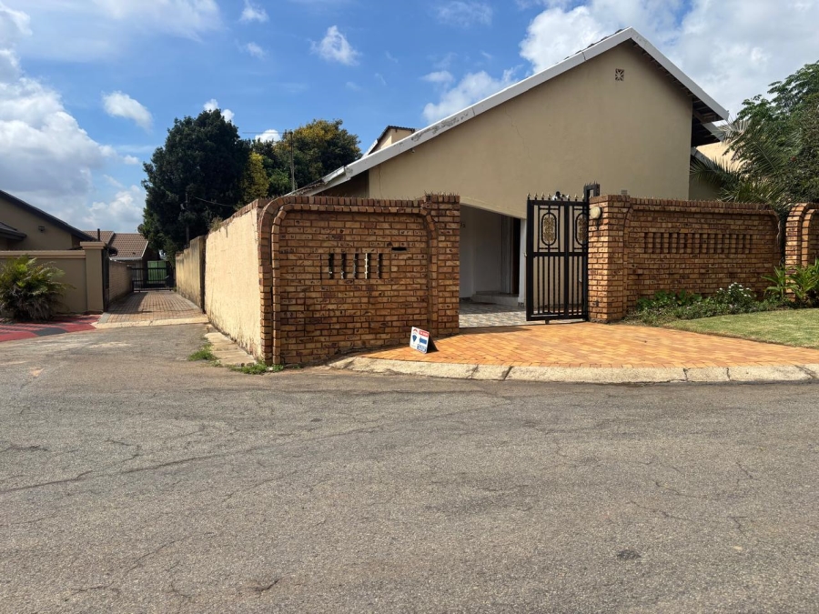 4 Bedroom Property for Sale in Diepkloof Gauteng