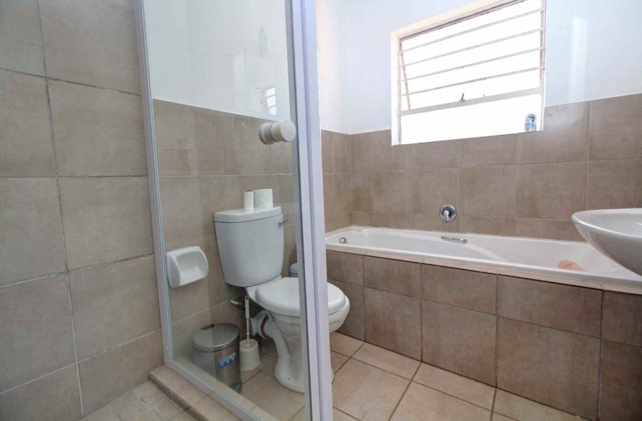 3 Bedroom Property for Sale in Wilgeheuwel Gauteng