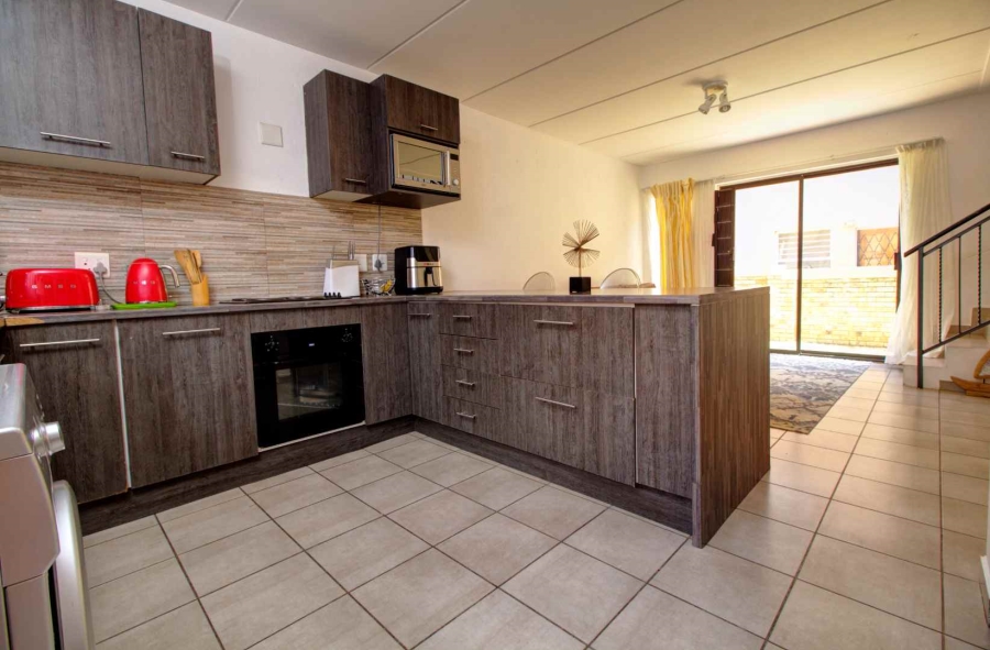 3 Bedroom Property for Sale in Wilgeheuwel Gauteng