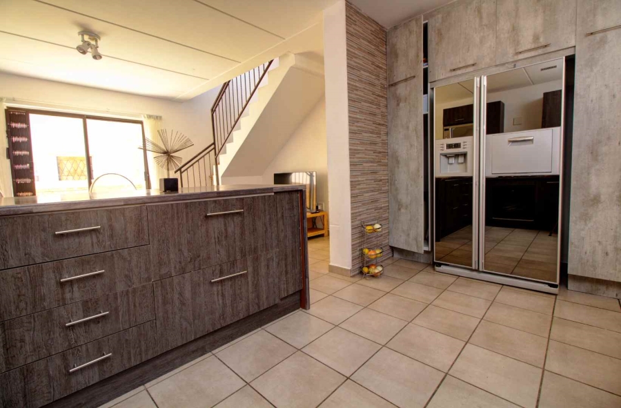 3 Bedroom Property for Sale in Wilgeheuwel Gauteng