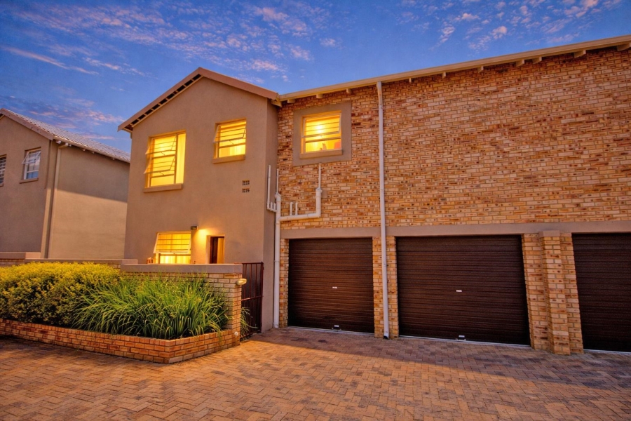 3 Bedroom Property for Sale in Wilgeheuwel Gauteng