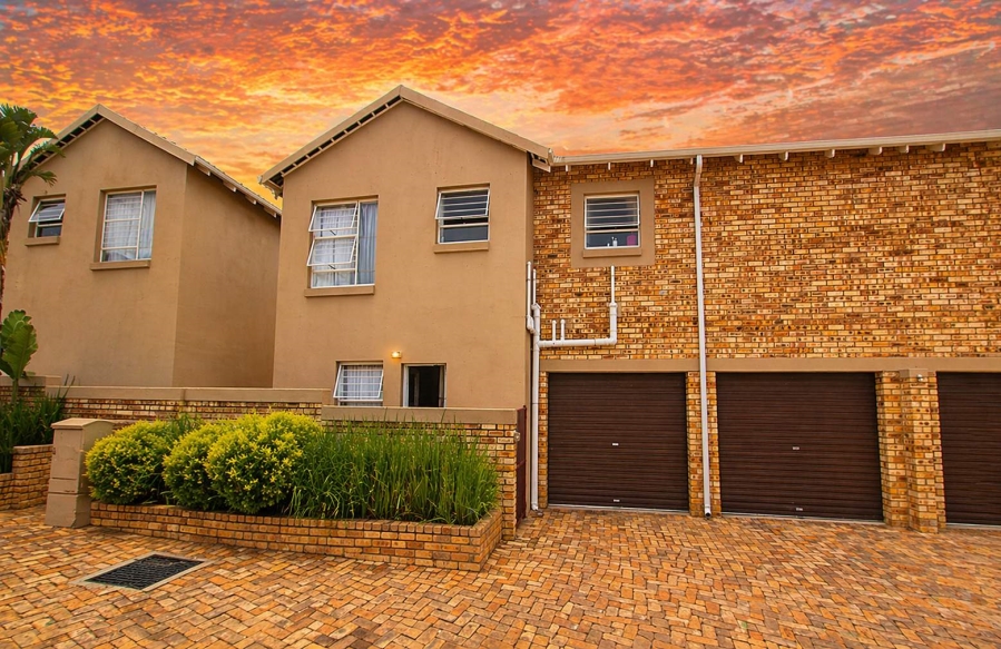 3 Bedroom Property for Sale in Wilgeheuwel Gauteng