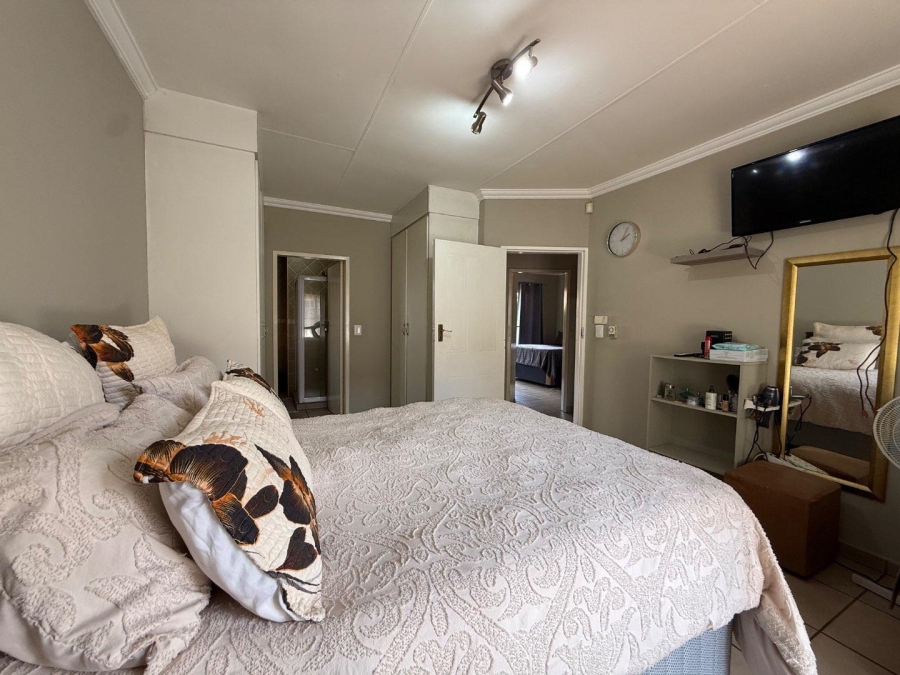 To Let 3 Bedroom Property for Rent in New Redruth Gauteng