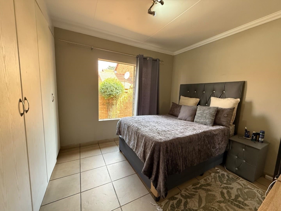 To Let 3 Bedroom Property for Rent in New Redruth Gauteng