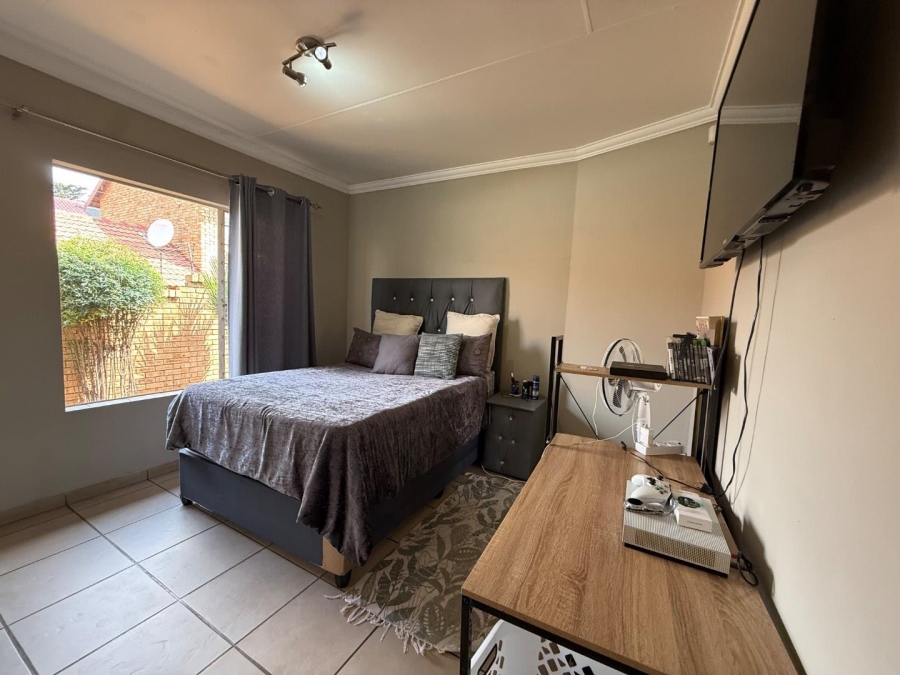 To Let 3 Bedroom Property for Rent in New Redruth Gauteng