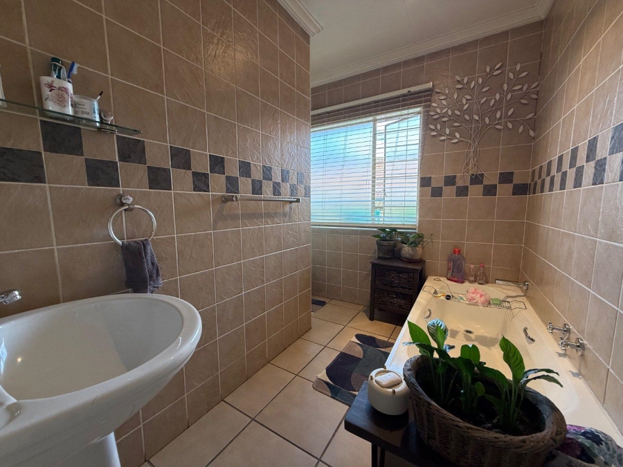 To Let 3 Bedroom Property for Rent in New Redruth Gauteng