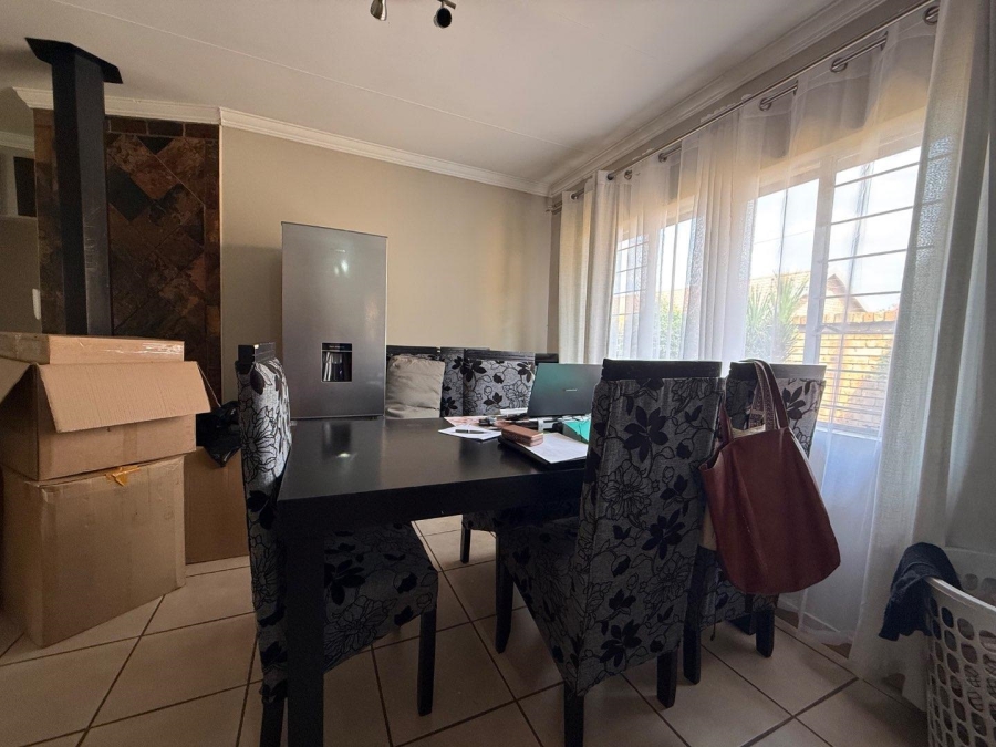 To Let 3 Bedroom Property for Rent in New Redruth Gauteng