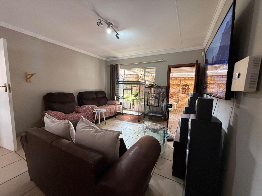 To Let 3 Bedroom Property for Rent in New Redruth Gauteng