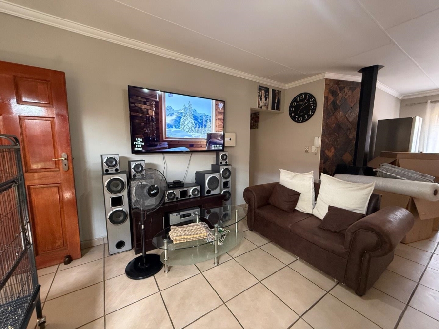 To Let 3 Bedroom Property for Rent in New Redruth Gauteng