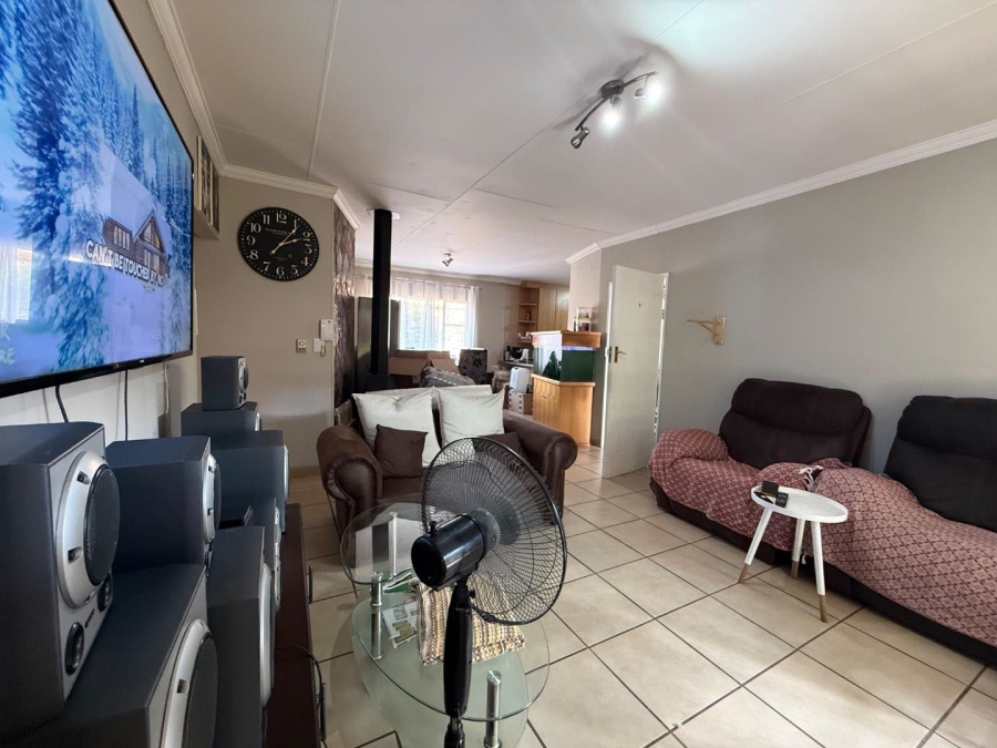 To Let 3 Bedroom Property for Rent in New Redruth Gauteng