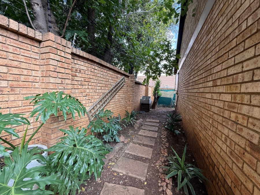 To Let 3 Bedroom Property for Rent in New Redruth Gauteng