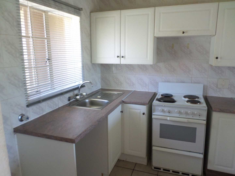To Let 2 Bedroom Property for Rent in Garsfontein Gauteng