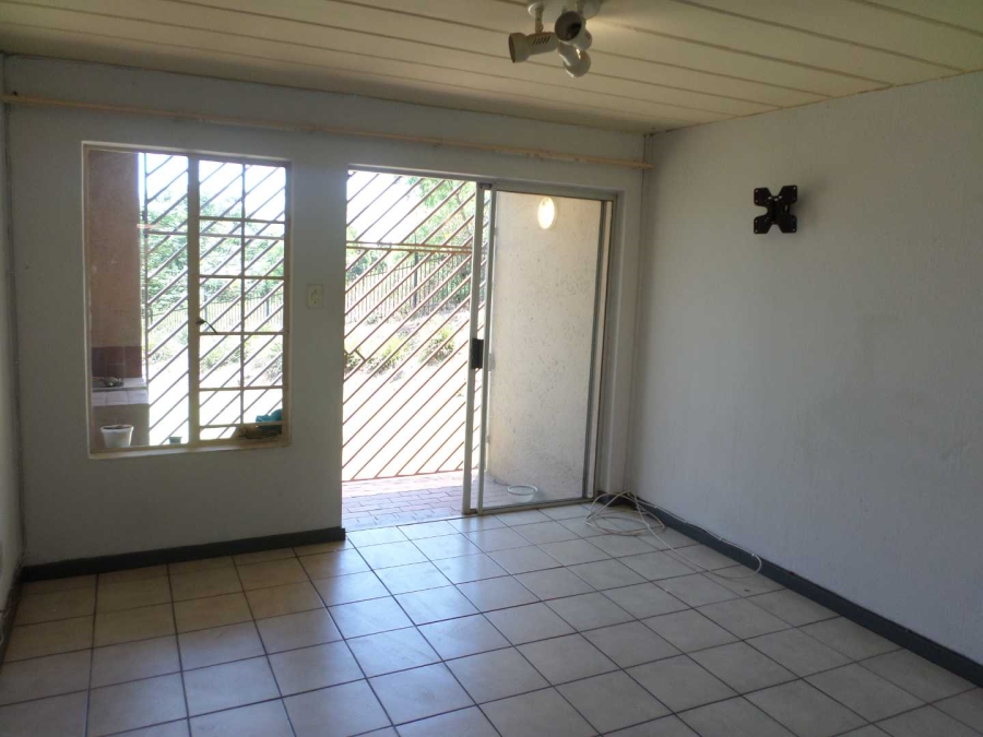 To Let 2 Bedroom Property for Rent in Garsfontein Gauteng