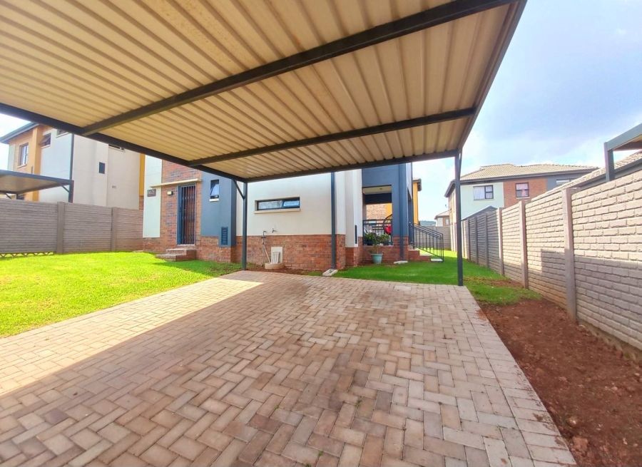 4 Bedroom Property for Sale in Lotus Gardens Gauteng