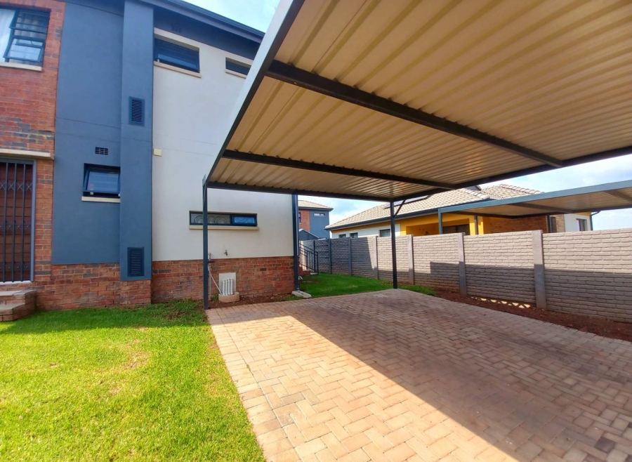 4 Bedroom Property for Sale in Lotus Gardens Gauteng