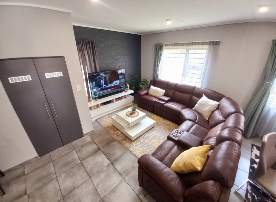 4 Bedroom Property for Sale in Lotus Gardens Gauteng