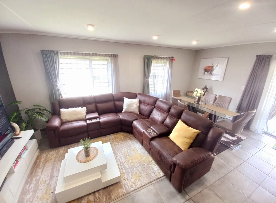 4 Bedroom Property for Sale in Lotus Gardens Gauteng