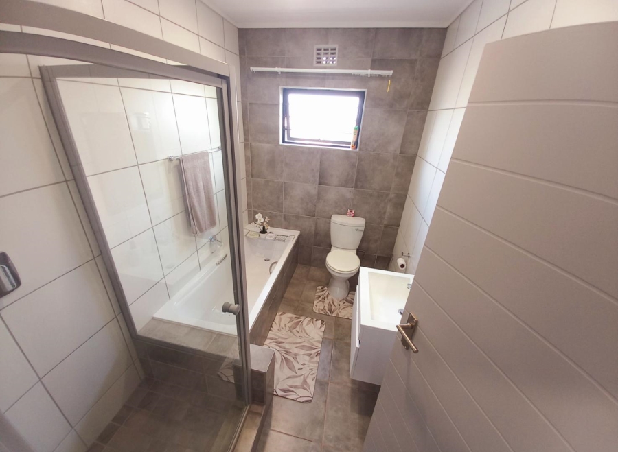 4 Bedroom Property for Sale in Lotus Gardens Gauteng