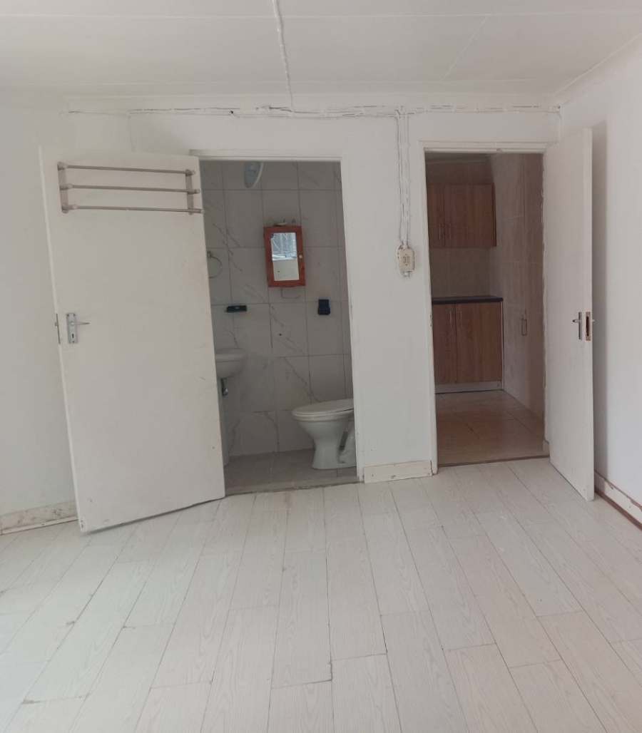 To Let 0 Bedroom Property for Rent in Orange Grove Gauteng