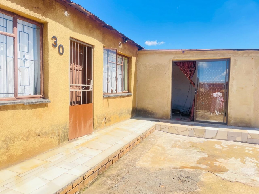 2 Bedroom Property for Sale in Katlehong Gauteng