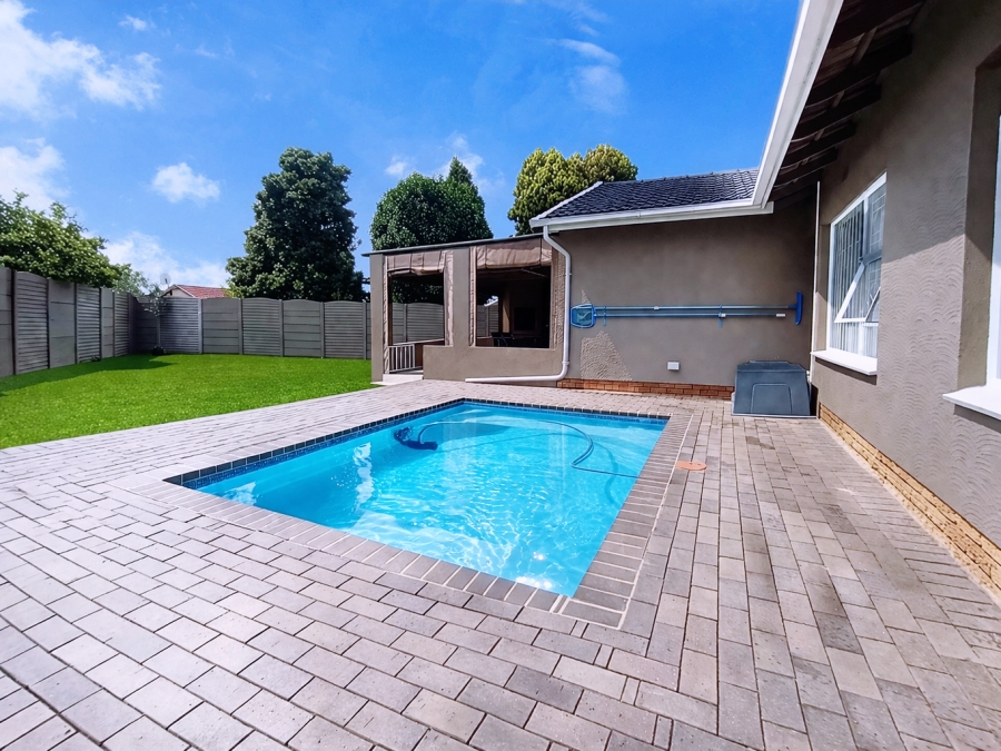 3 Bedroom Property for Sale in Verwoerdpark Gauteng