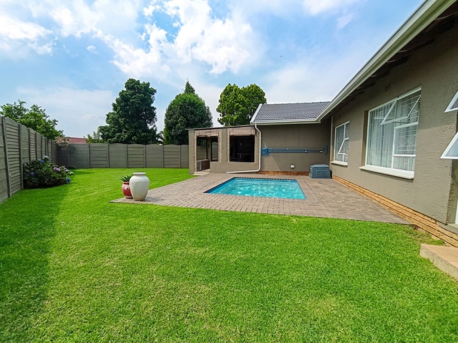3 Bedroom Property for Sale in Verwoerdpark Gauteng