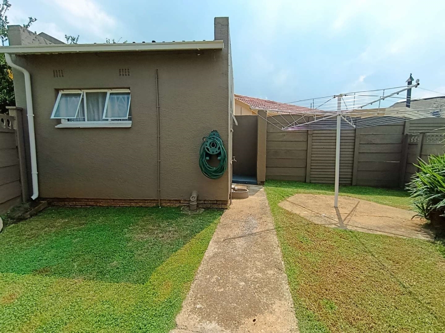 3 Bedroom Property for Sale in Verwoerdpark Gauteng