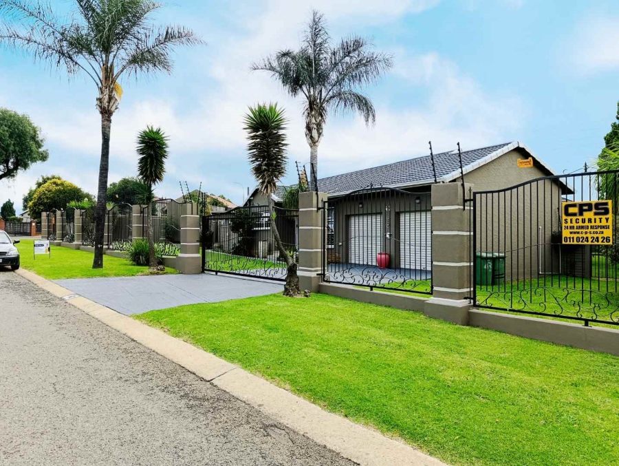 3 Bedroom Property for Sale in Verwoerdpark Gauteng