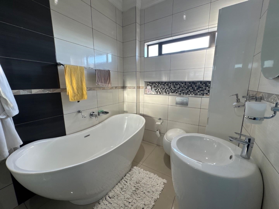 5 Bedroom Property for Sale in Centurion Central Gauteng