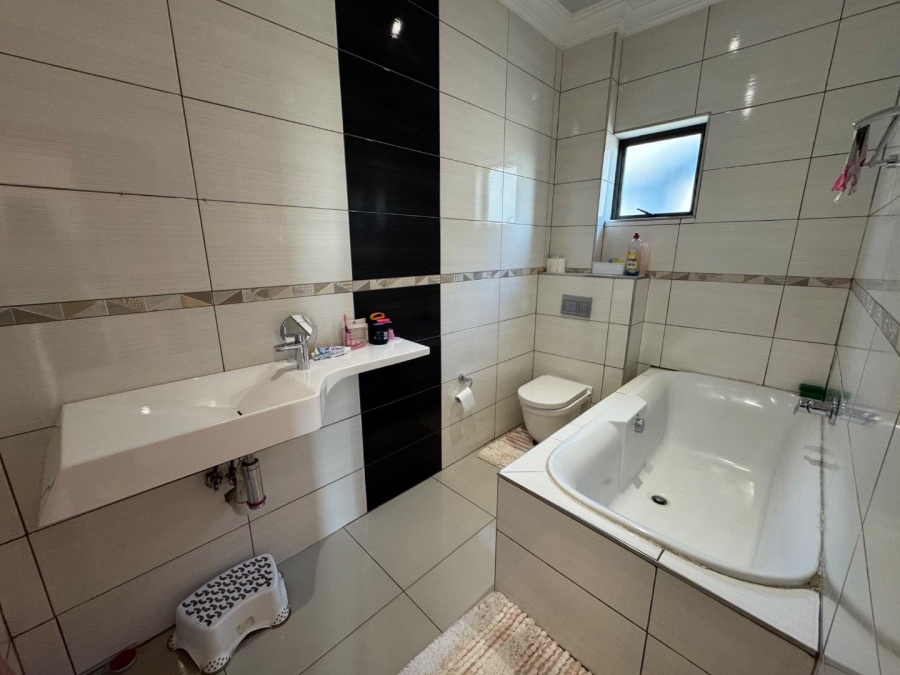 5 Bedroom Property for Sale in Centurion Central Gauteng