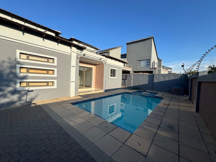 5 Bedroom Property for Sale in Centurion Central Gauteng