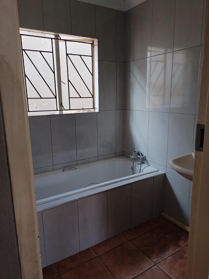 To Let 2 Bedroom Property for Rent in Mahube Valley Gauteng