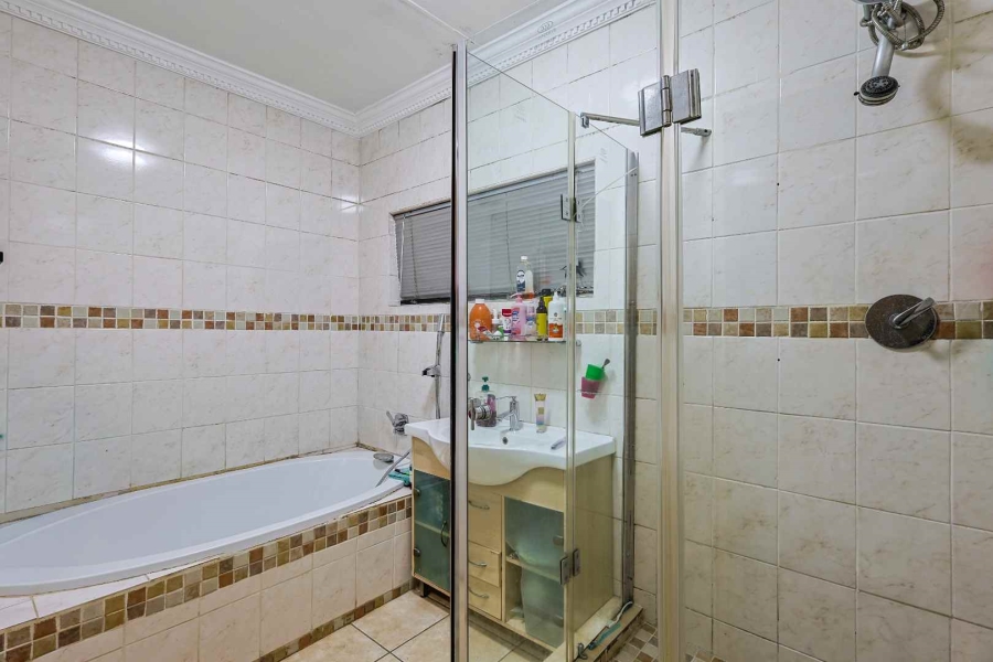 4 Bedroom Property for Sale in Waterkloof Ridge Gauteng