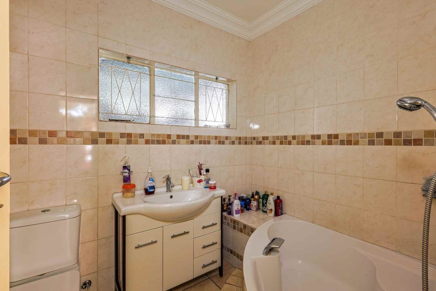 4 Bedroom Property for Sale in Waterkloof Ridge Gauteng