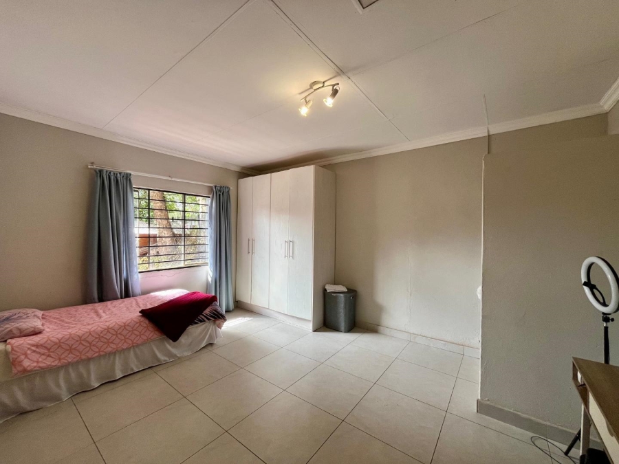 To Let 1 Bedroom Property for Rent in Die Wilgers Gauteng