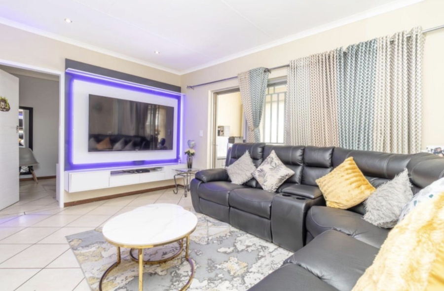 3 Bedroom Property for Sale in Noordwyk Gauteng