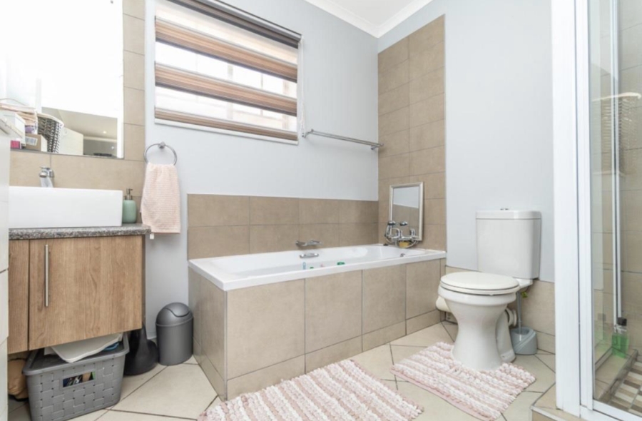 3 Bedroom Property for Sale in Noordwyk Gauteng