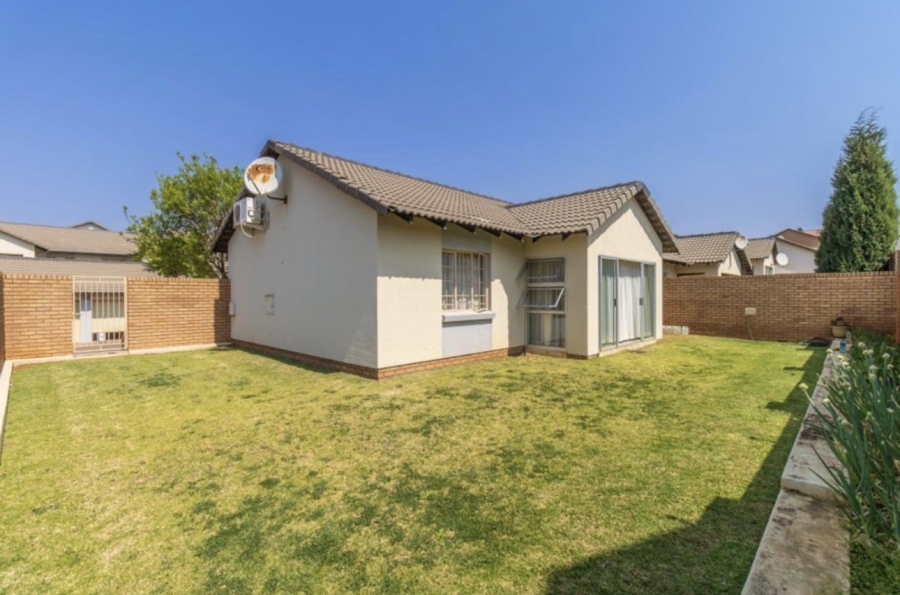 3 Bedroom Property for Sale in Noordwyk Gauteng