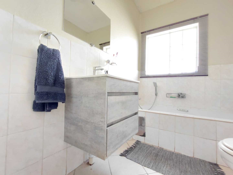 2 Bedroom Property for Sale in Honeypark Gauteng