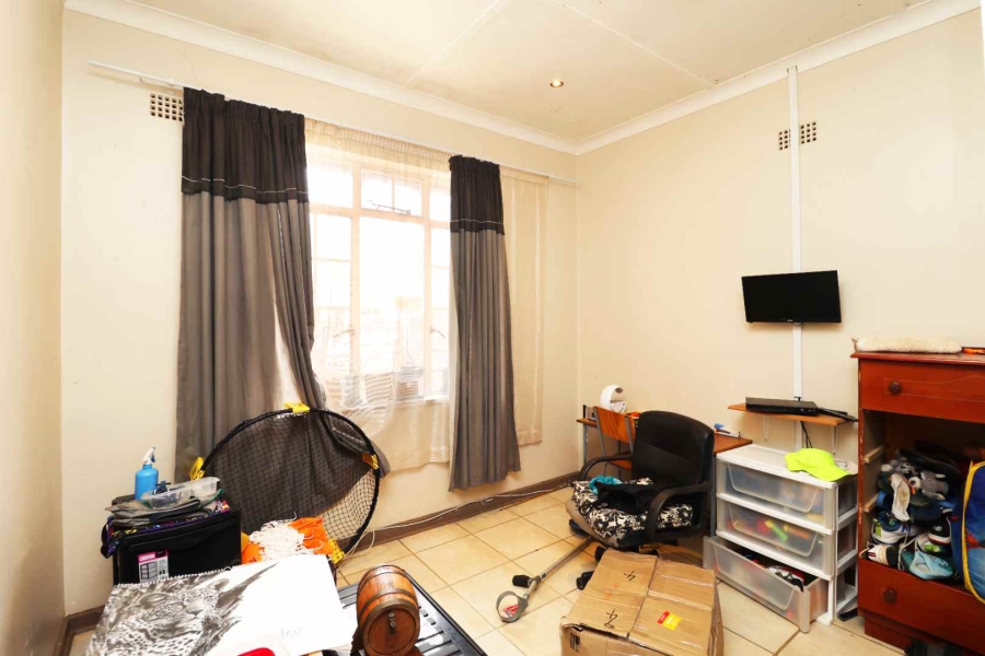 6 Bedroom Property for Sale in Wentworth Park Gauteng