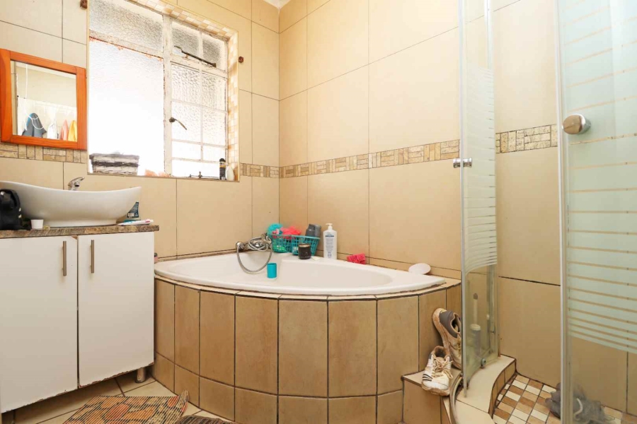 6 Bedroom Property for Sale in Wentworth Park Gauteng