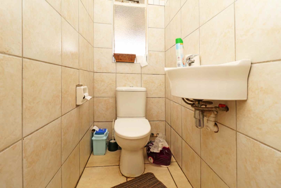 6 Bedroom Property for Sale in Wentworth Park Gauteng