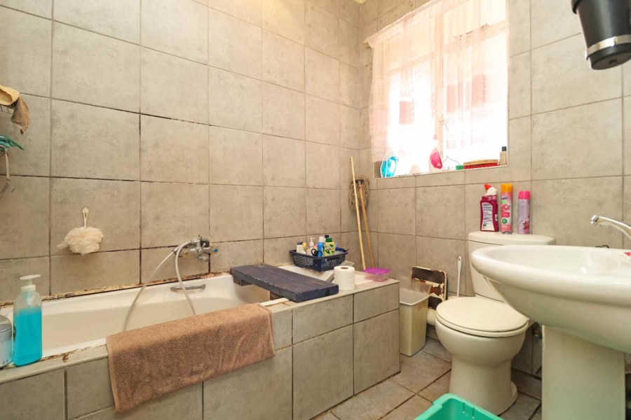 6 Bedroom Property for Sale in Wentworth Park Gauteng